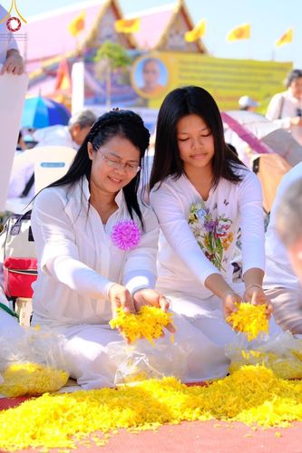 ภาพ No.193225:พิธีต้อนรับพระธรรมยาตรา ณ อนุสรณ์สถาน สถานที่เกิดในเพศสมณะ วัดสองพี่น้อง อำเภอสองพี่น้อง จังหวัดสุพรรณบุรี ในโครงการธรรมยาตรา กตัญญูบูชา มหาปูชนียาจารย์ พระมงคลเทพมุนี(สด จนฺทสโร) พระผู้ปราบมาร อนุสรณ์สถาน 7 แห่ง ปีที่ 13 วันที่ 11 มกราคม พ.ศ. 2568