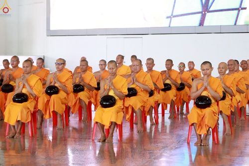 ภาพ No.227837:วันอาทิตย์ที่ 1 มิถุนายน พ.ศ. 2568 พิธีตักบาตร , พิธีบูชาข้าวพระ ณ วัดพระธรรมกาย จ.ปทุมธานี