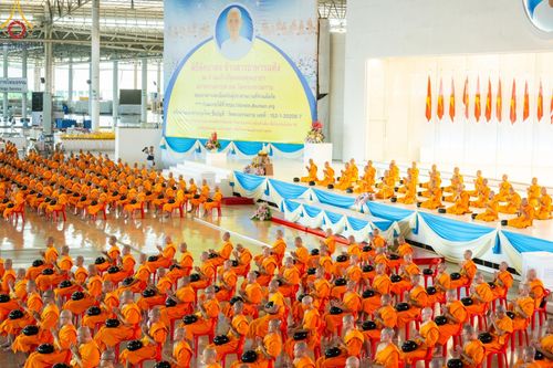 ภาพ No.143361:พิธีตักบาตร ข้าวสารอาหารแห้ง ณ บ้านแก้วเรือนทองคุณยายฯ และ พิธีบูชาข้าวพระ  ณ สภาธรรมกายสากล วัดพระธรรมกาย วันอาทิตย์ที่ 7 กรกฎาคม พ.ศ. 2567