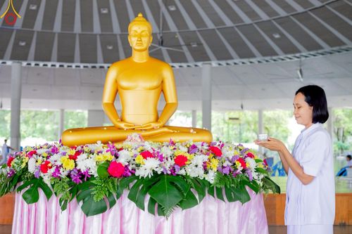 ภาพ No.217485:วันจันทร์ที่ 14 เมษายน พ.ศ. 2568 กิจกรรมสรงน่ำพระ สั่งสมบุญเนื่องในเทศกาลสงกรานต์ 14-16 เมษายน พ.ศ.2568 เวลา 06:00-13:00 น. ณ หอฉันคุณยายอาจารย์ฯ วัดพระธรรมกาย