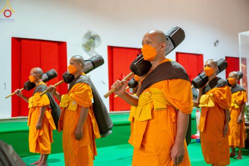 ภาพ No.110785:พระธรรมยาตราร่วมปฏิบัติธรรม และถ่ายภาพหมู่ประวัติศาสตร์ ในโครงการธรรมยาตรากตัญญูบูชา มหาปูชนียาจารย์ พระมงคลเทพมุนี(สด จนฺทสโร) พระผู้ปราบมาร อนุสรณ์สถาน 7 แห่ง ปีที่ 12 วันที่ 12 มกราคม พ.ศ. 2567 ณ วัดสองพี่น้อง จ.สุพรรณบุรี