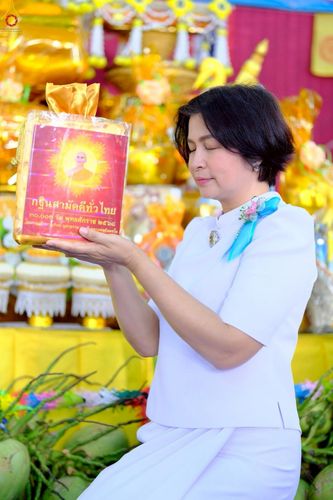 ภาพ No.254623:วันที่ 13 ตุลาคม พ.ศ. 2568 พิธีทอดกฐินสามัคคีทั่วไทย 30,000 วัด โดยคณะศิษยานุศิษย์ บูชาธรรม 81 ปี หลวงพ่อธัมมชโย ณ วัดจันทร์ใน แขวงบางคอแหลม เขตยานนาวา กรุงเทพมหานคร