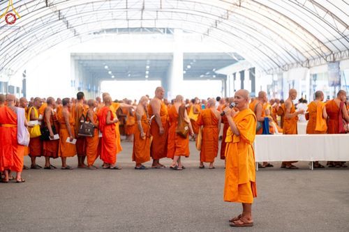 ภาพ No.60284:การต้อนรับพระสังฆาธิการ 10,000 กว่าวัดทั่วประเทศ พิธีมอบปัจจัยช่วยเหลือครู 4 จังหวัดชายแดนภาคใต้ พิธีปฏิบัติธรรม ในวันคุ้มครองโลก วันจันทร์ที่ 22 เมษายน พ.ศ.2567 ณ วัดพระธรรมกาย จ.ปทุมธานี