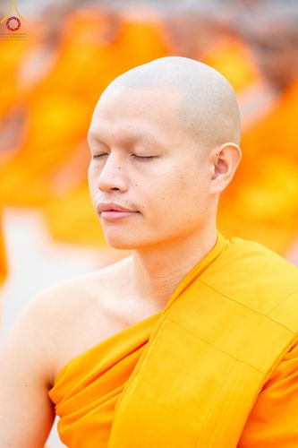 ภาพ No.182102:พระธรรมทายาทร่วมปฎิบัติธรรม รับฟังโอวาทจากหลวงพ่อทัตตชีโว และถ่ายภาพหมู่ประวัติศาสตร์ ณ ลานธรรมพระมหาธรรมกายเจดีย์  วัดพระธรรมกาย ในโครงการอุปสมบท บูชาธรรมมหาปูชนียาจารย์ วันที่ 13 ธันวาคม พ.ศ. 2567