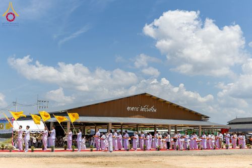 ภาพ No.211490:วันอาทิตย์ที่ 16 มีนาคม พ.ศ. 2568 พิธีทอดผ้าป่าฉลองปทุมเจดีย์ ณ ศูนย์อบรมเยาวชนปัตตานี