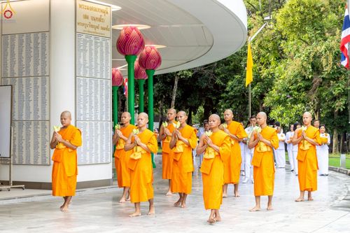 ภาพ No.227329:วันเสาร์ที่ 31 พฤษภาคม พ.ศ. 2568 พิธีเวียนประทักษิณรอบพระอุโบสถ ในพิธีอุปสมบท สามเณรเตรียม DCI รุ่นที่ 22 ณ อุโบสถพระไตรปิฎก วัดพระธรรมกาย