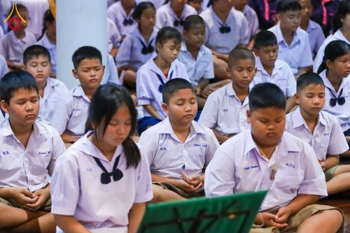 ภาพ No.180120:กิจกรรมวันรวมพลังเด็กดี V-Star ผู้นำฟื้นฟูศีลธรรมโลก ประจำปีพุทธศักราช 2567 จังหวัดสุโขทัย เพื่อรวมพลังสร้างความดี นั่งสมาธิภาวนาถวายเป็นพุทธบูชา และเพื่อส่งเสริมการเรียนรู้พระพุทธศาสนา วันที่ 3 ธันวาคม พ.ศ. 2567