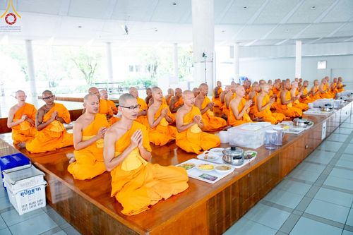 ภาพ No.213454:วันเสาร์ที่ 29 มีนาคม พ.ศ. 2568 พิธีถวายภัตตาหารเมนูสวรรค์ "เพื่อการบรรลุธรรม" ณ หอฉันคุณยายอาจารย์ฯ วัดพระธรรมกาย