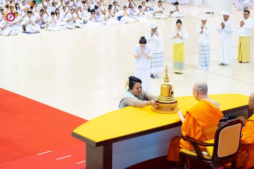 ภาพ No.209608:วันอาทิตย์ที่ 2 มีนาคม พ.ศ. 2568 พิธีภาคบ่าย สัมมนาพิเศษ, ปฏิบัติธรรม พิธีรับมอบพระบรมสารีริกธาตุ ณ สภาธรรมกายสากล วัดพระธรรมกาย