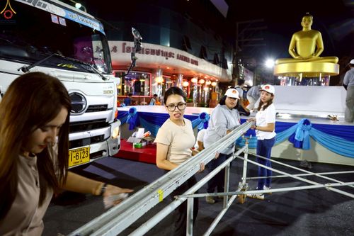 ภาพ No.237306:วันที่ 9-10 สิงหาคม พ.ศ. 2568 การเตรียมงาน เก็บงาน ของเจ้าหน้าที่ทุกสถานะ ในงานมหาสังฆทาน ตักบาตรพระ 10,000 รูป ใจกลางเมืองหาดใหญ่ จ.สงขลา