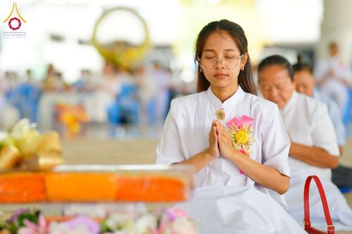 ภาพ No.210581:วันเสาร์ที่ 8 มีนาคม พ.ศ. 2568 พิธีสวดพระพุทธมนต์ และถวายภัตตาหารเมนูสวรรค์แด่พระภิกษุ สามเณร ณ หอฉันคุณยายอาจารย์ฯ วัดพระธรรมกาย