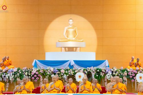 ภาพ No.59195:พิธีเจริญพระพุทธมนต์ ถวายภัตตาหารเป็นสังฆทาน เนื่องในวาระอายุวัฒนมงคล 80 ปี หลวงพ่อธัมมชโย ณ สภาธรรมกายสากล วัดพระธรรมกาย วันพุธที่ 24 เมษายน พ.ศ.2567