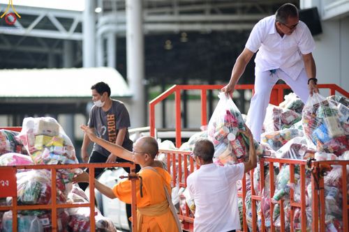 ภาพ No.150549:V.44 เพื่อพ่อ ภาพเตรียมงาน ปฎิบัติงาน ของเจ้าหน้าที่ อาสาสมัคร ทุกสถานะ เพื่อความสำเร็จ ในงานวันธรรมชัย วันอังคารที่ 27 สิงหาคม พ.ศ. 2567