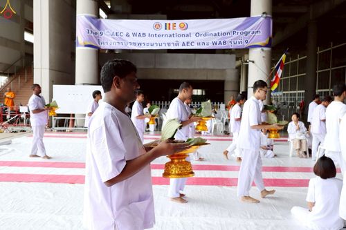 ภาพ No.230745:วันที่ 28 มิถุนายน พ.ศ. 2568 พิธีตัดปอยผมและปลงผม โครงการบวชพระนานาชาติ AEC & WAB รุ่นที่ 9 ณ วิหารคด 2 วัดพระธรรมกาย