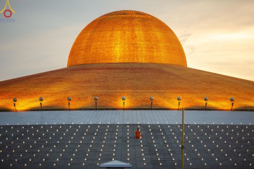 ภาพ No.150273:พิธีจุดประทีป และพิธีฉลองชัยสวดมนต์ บทธัมมจักกัปปวัตตนสูตร ครบ 6,668,272,727 จบ เนื่องในวันธรรมชัย 27 สิงหาคม พ.ศ. 2567 ณ มหารัตนวิหารคด วัดพระธรรมกาย