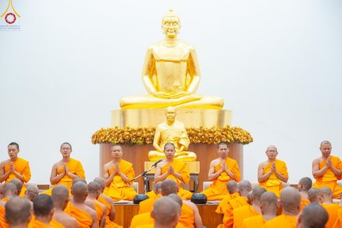 ภาพ No.62218:Photo Story  มหัศจรรย์วัดดงดินแดง Episode 4 กิจกรรมตักบาตรฉลองพระ-เณรกว่า 500 รูป