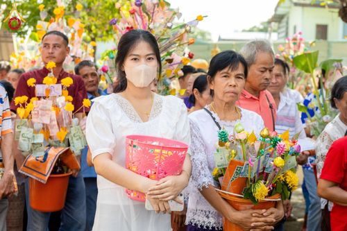 ภาพ No.171674:พิธีทอดกฐิน ณ วัดมหาโพธิ์ จ.ลพบุรี ในโครงการกฐินสามัคคีทั่วไทย 30,000 วัด บูชาธรรม 80 ปี หลวงพ่อธัมมชโย โดยคณะศิษยานุศิษย์วัดพระธรรมกาย วันที่ 27 ตุลาคม พ.ศ. 2567