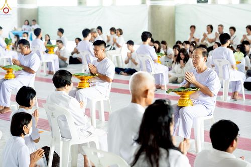 ภาพ No.248567:วันที่ 28 กันยายน พ.ศ. 2568 พิธีตัดปอยผม และปลงผม โครงการอุปสมบทบูชาธรรม 141 ปี พระมงคลเทพมุนี ณ วิหารคด วัดพระธรรมกาย