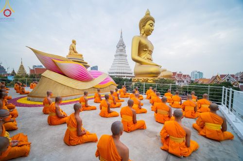 ภาพ No.118958:คณะพุทธบุตรธรรมยาตราร่วมปฏิบัติธรรม และถ่ายภาพหมู่ประวัติศาสตร์ ในโครงการธรรมยาตราฯ ปีที่ 12  วันที่ 25 มกราคม พ.ศ. 2567  ณ อาคารธรรมยาตรา กตัญญูบูชามหาปูชนียาจารย์  ตรงข้ามวัดปากน้ำภาษีเจริญ จ.กรุงเทพมหานคร