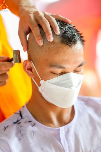 ภาพ No.87033:พิธีตัดปอยผมและปลงผมนาคธรรมทายาท ในโครงการอุปสมบทหมู่บูชาธรรม 106 ปี วันครูผู้ค้นพบวิชชาธรรมกาย ในวันอาทิตย์ที่ 3 กันยายน พ.ศ. 2566 ณ วัดพระธรรมกาย