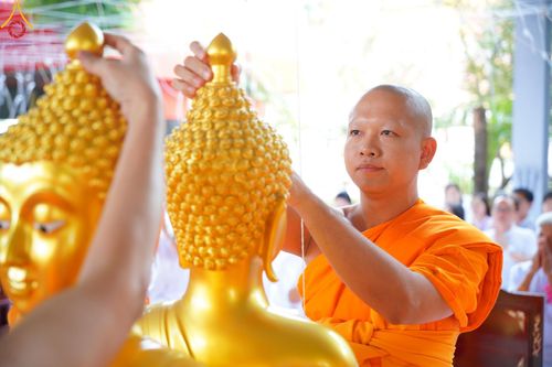 ภาพ No.186384:พิธีบรรจุพระบรมสารีริกธาตุ และพิธีพุทธาภิเษกองค์พระประธาน 150 องค์  ส่งประดิษฐาน ณ ดินแดนพุทธภูมิ อินเดีย-เนปาล ณ วัดประยูรธรรมาราม อ.ลำลูกกา จ.ปทุมธานี วันอาทิตย์ที่ 15 ธันวาคม พ.ศ. 2567