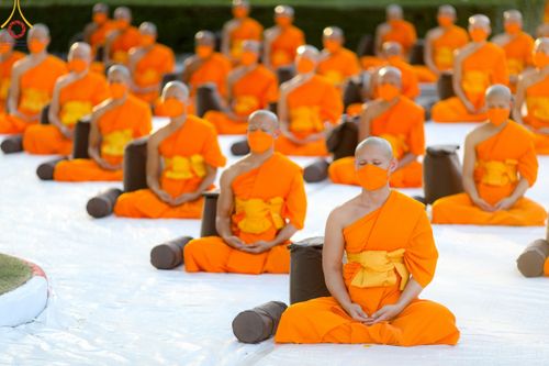 ภาพ No.104361:พระธรรมยาตราร่วมปฏิบัติธรรม และถ่ายภาพหมู่ประวัติศาสตร์ หน้ามหาวิหารพระมงคลเทพมุนี วันที่ 27 ธันวาคม พ.ศ. 2566