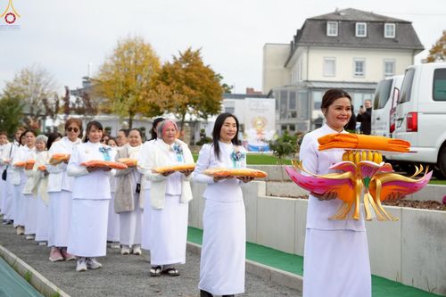 ภาพ No.262041:วันที่ 19 ตุลาคม พ.ศ. 2568 พิธีทอดกฐินวัดพระธรรมกายไรน์แลนด์ ประเทศเยอรมัน 