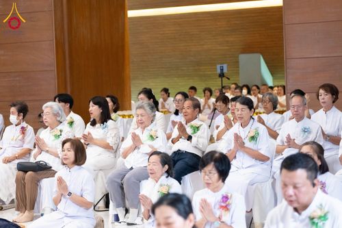 ภาพ No.174314:พิธีทอดกฐินกตัญญูบูชาธรรม ณ ศูนย์ปฏิบัติธรรมพระมงคลเทพมุนี อ.สองพี่น้อง จ.สุพรรณบุรี ในโครงการกฐินสามัคคีทั่วไทย 30,000 วัด บูชาธรรม 80 ปี หลวงพ่อธัมมชโย โดยคณะศิษยานุศิษย์วัดพระธรรมกาย วันที่ 10 พฤศจิกายน พ.ศ. 2567