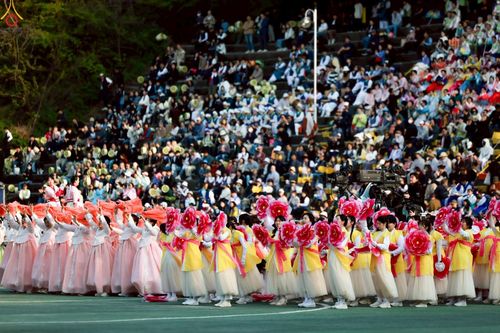 ภาพ No.229525:วันเสาร์ที่ 26 เมษายน พ.ศ. 2568 คณะพระภิกษุสามเณรในโครงการบรรพชาหมู่ 81 รูป  วัดภาวนาโซล ประเทศเกาหลีใต้ ได้ร่วมกับคณะสาธุชนคนไทยในเกาหลีใต้  ร่วมกันเดินขบวนอัญเชิญโคมดอกบัว  เพื่อบูชาแด่องค์สมเด็จพระสัมมาสัมพุทธเจ้า  ในงานเทศกาลวิสาขบูชานานาชาติ ประจำปี