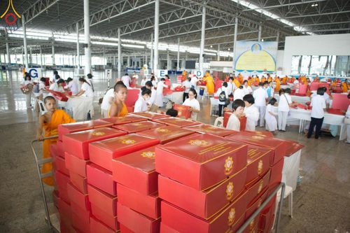 ภาพ No.210841:วันที่ 15 มีนาคม พ.ศ. 2568  บุญบรรจุกล่องไทยธรรม เพื่อถวายแด่พระสังฆาธิการ 40,000 กว่าวัดทั่วไทย ในวันคุ้มครองโลก 22 เมษายน พ.ศ. 2568