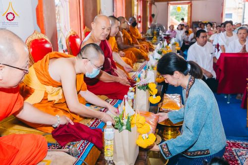 ภาพ No.168568:พิธีทอดกฐิน ณ วัดหนองหล่ม จ.เชียงใหม่ ในโครงการกฐินสามัคคีทั่วไทย 30,000 วัด บูชาธรรม 80 ปี หลวงพ่อธัมมชโย โดยคณะศิษยานุศิษย์วัดพระธรรมกาย วันที่ 23 ตุลาคม พ.ศ. 2567