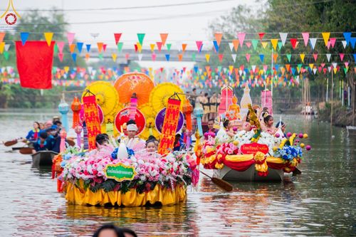 ภาพ No.123815:ขบวนพาเหรดเรือในพิธีเปิดโครงการแข่งขันเรือพาย อบต.คลองสาม ประจำปี พ.ศ. 2567 วันเสาร์ที่ 17 กุมภาพันธ์ พ.ศ. 2567