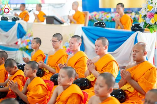 ภาพ No.61972:ตักบาตรฉลองสามเณรใหม่ มัชฌิมธรรมทายาท ณ วิหารคด คอร์ 9 วัดพระธรรมกาย วันที่ 15 เมษายน พ.ศ. 2567