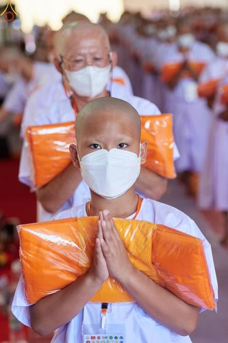 ภาพ No.67970:พิธีบรรพชาสามเณรธรรมทายาท ณ บรมพุทโธ ประเทศอินโดนีเซีย วันที่ 17 ธันวาคม พ.ศ. 2565