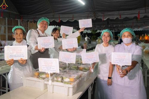 ภาพ No.189381:พิธีถวายภัตตาหารเป็นสังฆทาน แด่พระธรรมยาตรา ในโครงการธรรมยาตรา กตัญญูบูชา มหาปูชนียาจารย์ พระมงคลเทพมุนี(สด จนฺทสโร) พระผู้ปราบมาร อนุสรณ์สถาน 7 แห่ง ปีที่ 13 ณ อนุสรณ์สถานมหาวิหารพระมงคลเทพมุนี (โลตัสแลนด์) อ.สองพี่น้อง จ.สุพรรณบุรี วันที่ 5 มกราคม 2568