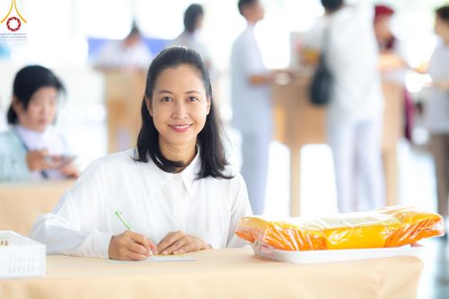 ภาพ No.177339:พิธีถวายภัตตาหารเมนูสวรรค์ และพิธีบุพเปตพลี ครั้งที่ 158 ร่วมอุทิศบุญแด่หมู่ญาติที่ล่วงลับไปแล้ว และสืบทอดอายุพระพุทธศาสนา ณ วัดพระธรรมกาย วันที่ 30 พฤศจิกายน พ.ศ.2567 (วันพระ แรม 15 ค่ำ เดือน 12)