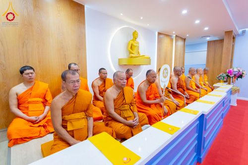 ภาพ No.233251:วันอาทิตย์ที่ 6 กรกฎาคม พ.ศ. 2568 พิธีถวายมหาสังฆทานแด่คณะสงฆ์ทั่วโลกและพิธีตักบาตรเนื่องในวันเข้าพรรษา  ณ วัดพุทธเคปทาวน์ ประเทศแอฟริกาใต้