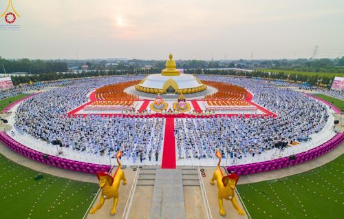ภาพ No.200574:พิธีจุดประทีปถวายเป็นพุทธบูชา และบูชาธรรมมหาปูชนียาจารย์ ณ อนุสรณ์สถานบางปลา วัดบางปลา อำเภอบางเลน จังหวัดนครปฐม ในโครงการธรรมยาตรา กตัญญูบูชา มหาปูชนียาจารย์ พระมงคลเทพมุนี(สด จนฺทสโร) พระผู้ปราบมาร อนุสรณ์สถาน 7 แห่ง ปีที่ 13 วันที่ 23 มกราคม พ.ศ. 2568