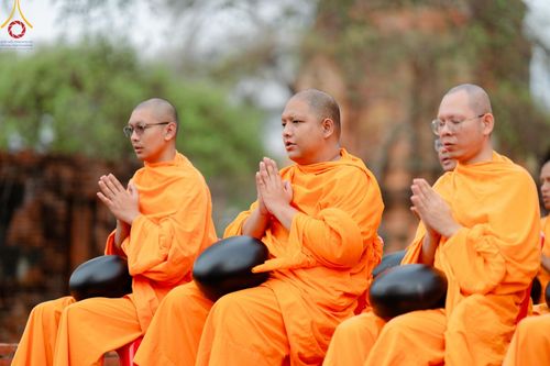 ภาพ No.138493:พิธีตักบาตร วัดราชบูรณะ จ.พระนครศรีอยุธยา วันที่ 25 พฤษภาคม พ.ศ.2567