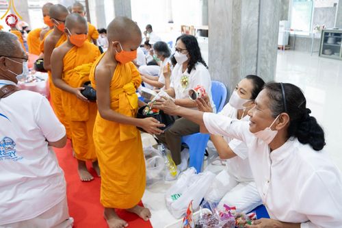 ภาพ No.86016:งานบุญครบรอบ 12 ปี ณ ศูนย์อบรมเยาวชนนครปฐม วันเสาร์ ที่ 19 สิงหาคม พ.ศ. 2566 พิธีทอดผ้าป่าบำรุงศูนย์ และพิธีเจริญพระพุทธมนต์ ฉลองหอฉันคุณยายฯ ประธานสงฆ์  พระมหาคมสัน  ธมฺมาสนฺโน ประธานบุญพิธี กัลฯสุนทรินทร์  จันทนา และคณะเจ้าภาพจังหวัดนครปฐม