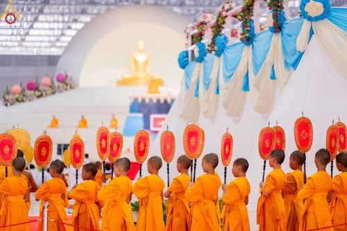 ภาพ No.153163:พิธีมุทิตาสักการะ พระภิกษุ-สามเณร ผู้สอบไล่ได้เปรียญธรรม ประโยค 1-2 ถึงประโยค ป.ธ.9 และบาลีศึกษา ประโยค1-2 ถึง บ.ศ.9 , พิธีมอบดวงแก้วสามเณรผู้ทรงบาลีไวยากรณ์ วัดพระธรรมกาย และ ศูนย์ส่งเสริมศีลธรรมในประเทศและต่างประเทศ วันอาทิตย์ที่ 8 กันยายน พ.ศ.2567