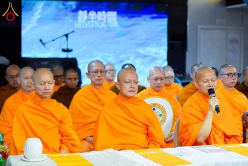 ภาพ No.224811:วันเสาร์ ที่ 10 พฤษภาคม พ.ศ. 2568 วัดพระธรรมกายฮ่องกง จัดพิธีปล่อยปลา บนเรือใหญ่บนอ่าวฮ่องกง และจัดพิธีถวายมหาสังฆทานกลางทะเล ประจำปี 2568 เนื่องในสัปดาห์วิสาขบูชาโลก