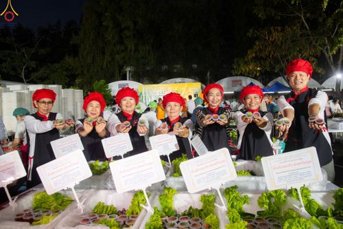 ภาพ No.188879:พิธีถวายภัตตาหารเป็นสังฆทาน แด่พระธรรมยาตรา ในโครงการธรรมยาตรา กตัญญูบูชา มหาปูชนียาจารย์ พระมงคลเทพมุนี(สด จนฺทสโร) พระผู้ปราบมาร ปีที่ 13 ณ อนุสรณ์สถานมหาวิหารพระมงคลเทพมุนี (โลตัสแลนด์) อ.สองพี่น้อง จ.สุพรรณบุรี วันที่ 4 มกราคม พ.ศ.2568