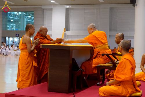 ภาพ No.232119:วันอาทิตย์ที่ 6 กรกฏาคม พ.ศ. 2568 พิธีมอบโล่เกียรติคุณ สวดธัมมจักกัปปวัตตนสูตร และรางวัลโครงการผู้นำแสงสว่างออนไลน์ ณ ห้องแก้วสารพัดนึก1 สภาธรรมกายสากล วัดพระธรรมกาย