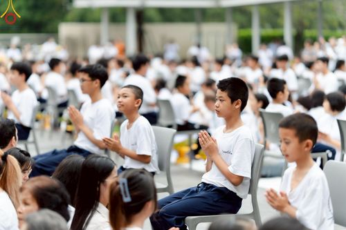 ภาพ No.213627:วันอาทิตย์ที่ 30 มีนาคม พ.ศ. 2568 พิธีตัดปอยผม โครงการหน่อแก้วเปรียญธรรม รุ่นที่ 13 ณ ค่ายจองแชมป์ หมู่กุฏิสามเณรเปรียญธรรม วัดพระธรรมกาย