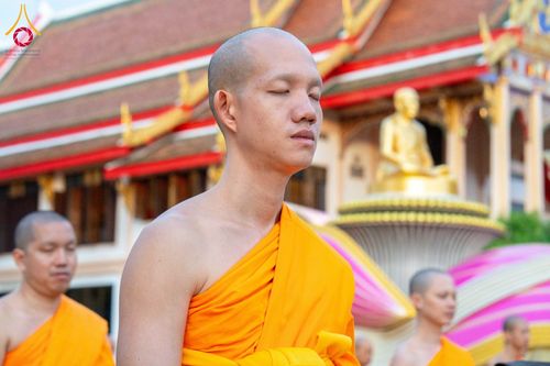 ภาพ No.197028:พระธรรมยาตราปฏิบัติธรรม และถ่ายภาพหมู่ประวัติศาสตร์ ณ วัดโบสถ์(บน) ตำบลบางคูเวียง อำเภอบางกรวย จังหวัดนนทบุรี ในโครงการธรรมยาตรา กตัญญูบูชา มหาปูชนียาจารย์ พระมงคลเทพมุนี(สด จนฺทสโร) พระผู้ปราบมาร อนุสรณ์สถาน 7 แห่ง ปีที่ 13 วันที่ 18 มกราคม พ.ศ. 2568