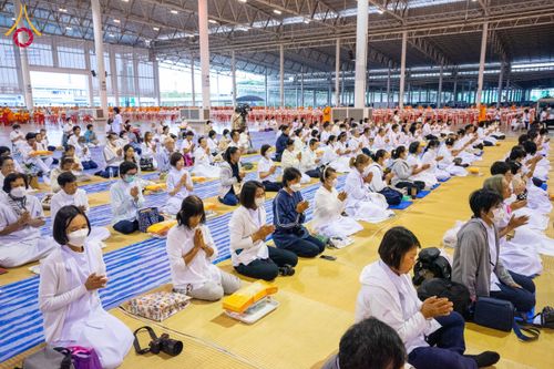 ภาพ No.202651:พิธีถวายภัตตาหารเป็นสังฆทาน แด่พระธรรมยาตรา ณ วัดพระธรรมกาย ตำบลคลองสาม อำเภอคลองหลวง จังหวัดปทุมธานี ในโครงการธรรมยาตรา กตัญญูบูชา มหาปูชนียาจารย์ พระมงคลเทพมุนี(สด จนฺทสโร) พระผู้ปราบมาร อนุสรณ์สถาน 7 แห่ง ปีที่ 13 วันที่ 28 มกราคม พ.ศ. 2568