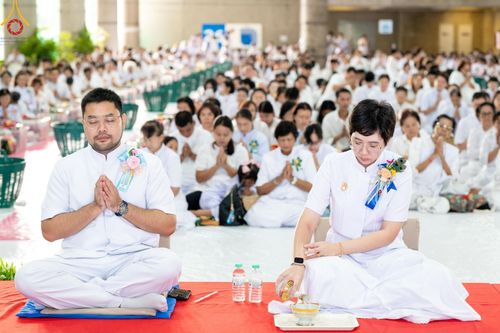ภาพ No.145700:พิธีตักบาตรฉลองพระใหม่ รุ่นเข้าพรรษา ณ วิหารคด วัดพระธรรมกาย วันเสาร์ที่ 20 กรกฎาคม พ.ศ. 2567
