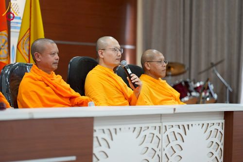 ภาพ No.227487:วันที่ 30 พฤษภาคม พ.ศ. 2568 สันติสุขจากสมาธิ แผ่ไพศาลในแดนอิเหนา : พระสงฆ์ไทยเยือนวิทยาลัยราเดนวิจายา อินโดนีเซีย