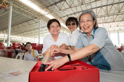 ภาพ No.212224:วันพุธที่ 19 มีนาคม พ.ศ. 2568 การบรรจุไทยธรรมลงกล่องสำเร็จ 43,500 กล่อง เพื่อถวายแด่พระสังฆาธิการ 40,000 กว่าวัดทั่วไทย ในวันคุ้มครองโลก 22 เมษายน พ.ศ. 2568 ณ บ้านแก้วเรือนทองคุณยายฯ วัดพระธรรมกาย